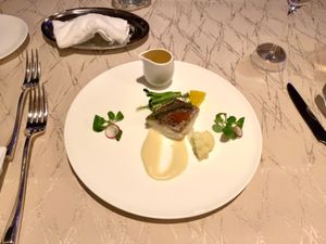 プランについてたフレンチディナー
レストランの前の庭がクリスマスイルミネー...