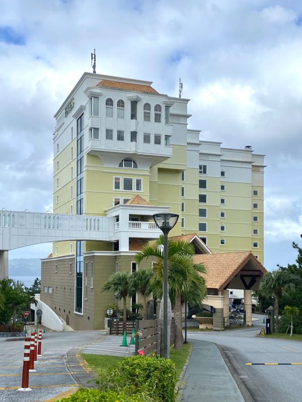 日本・沖縄県「沖縄リゾートホテルでフレンチを堪能する！」の写真：沖縄スパリゾート　エグゼス

本当はブセ...