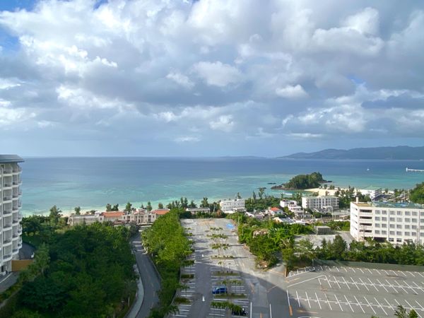 日本・沖縄県「沖縄リゾートホテルでフレンチを堪能する！」の写真：お部屋はめっちゃ広い！！
海の眺めも思っ...