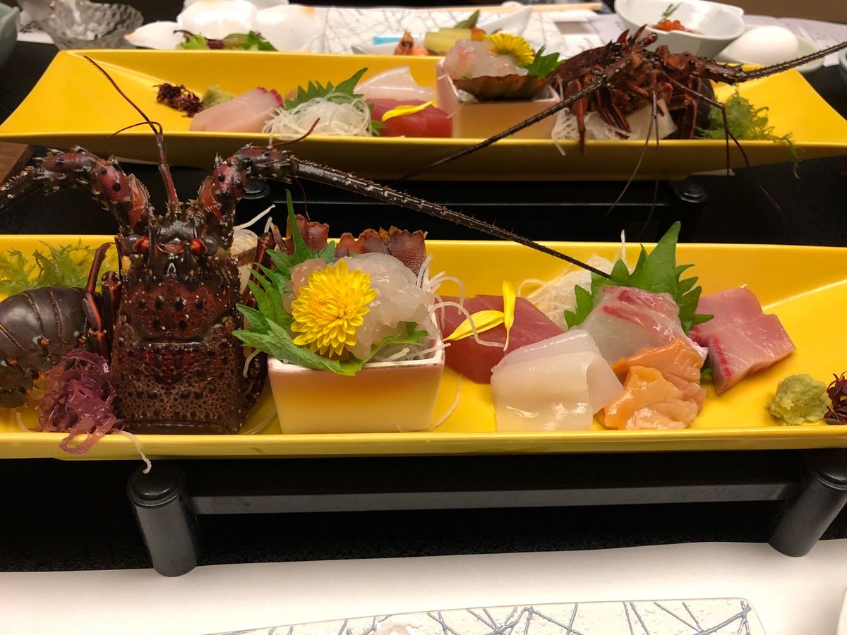 初しまかぜに感動🥺
露天風呂付客室でゆっくり温泉入って個室で美味しい伊勢海...