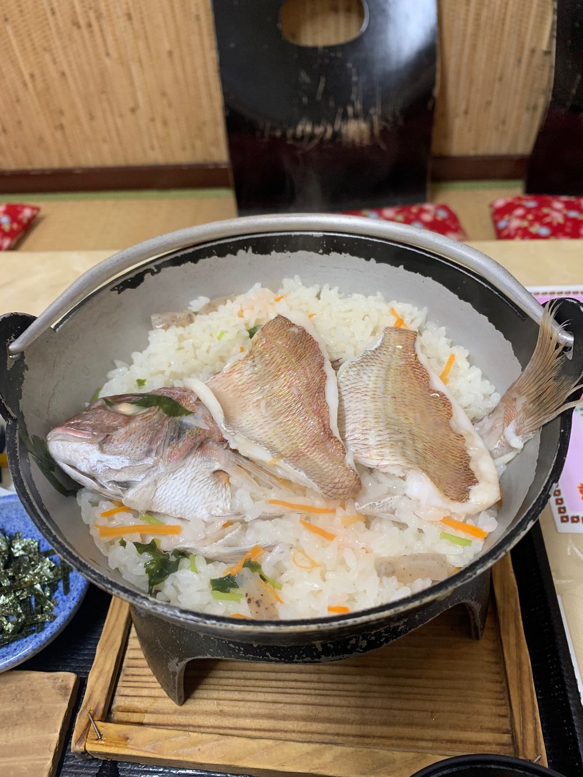 晩御飯シリーズ！

毎日鯛を笑。

1日目…じゃこ天と蒲鉾、鯛茶漬け
2日...