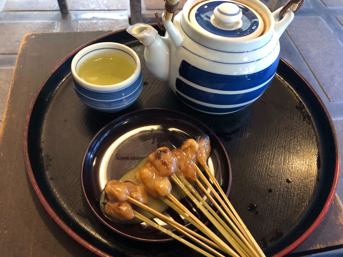 今宮神社近くのかざりやであぶり餅をいただきました。こちらは創業1637年と...