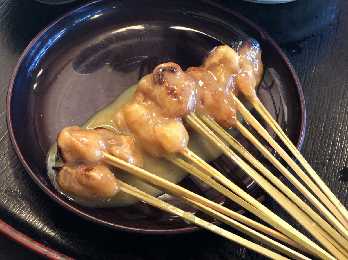 今宮神社近くのかざりやであぶり餅をいただきました。こちらは創業1637年と...