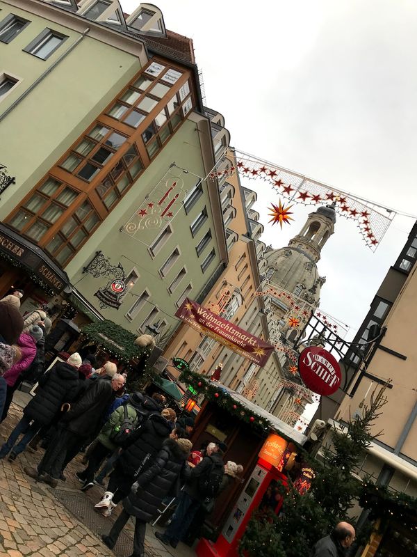 オランダ・アムステルダム「中央ヨーロッパ」の写真：クリスマスマーケットの発祥地！
ドドドド...