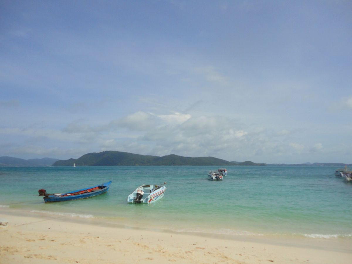 30th Sep. 2011 pic📷

Beach🏖🐠☀️
どこのビーチ...