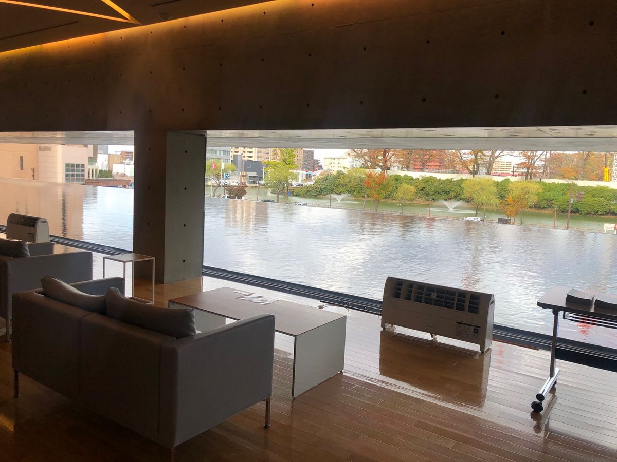 秋田美術館と動物園。
展示は好きじゃなかったけど、安藤忠雄の建物は好きです