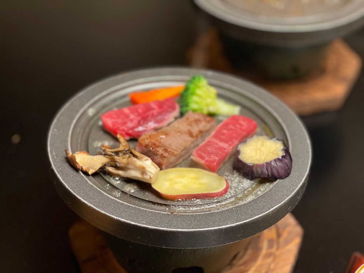 夕食
鮑の踊り焼き
子供たちが不安な顔してた笑