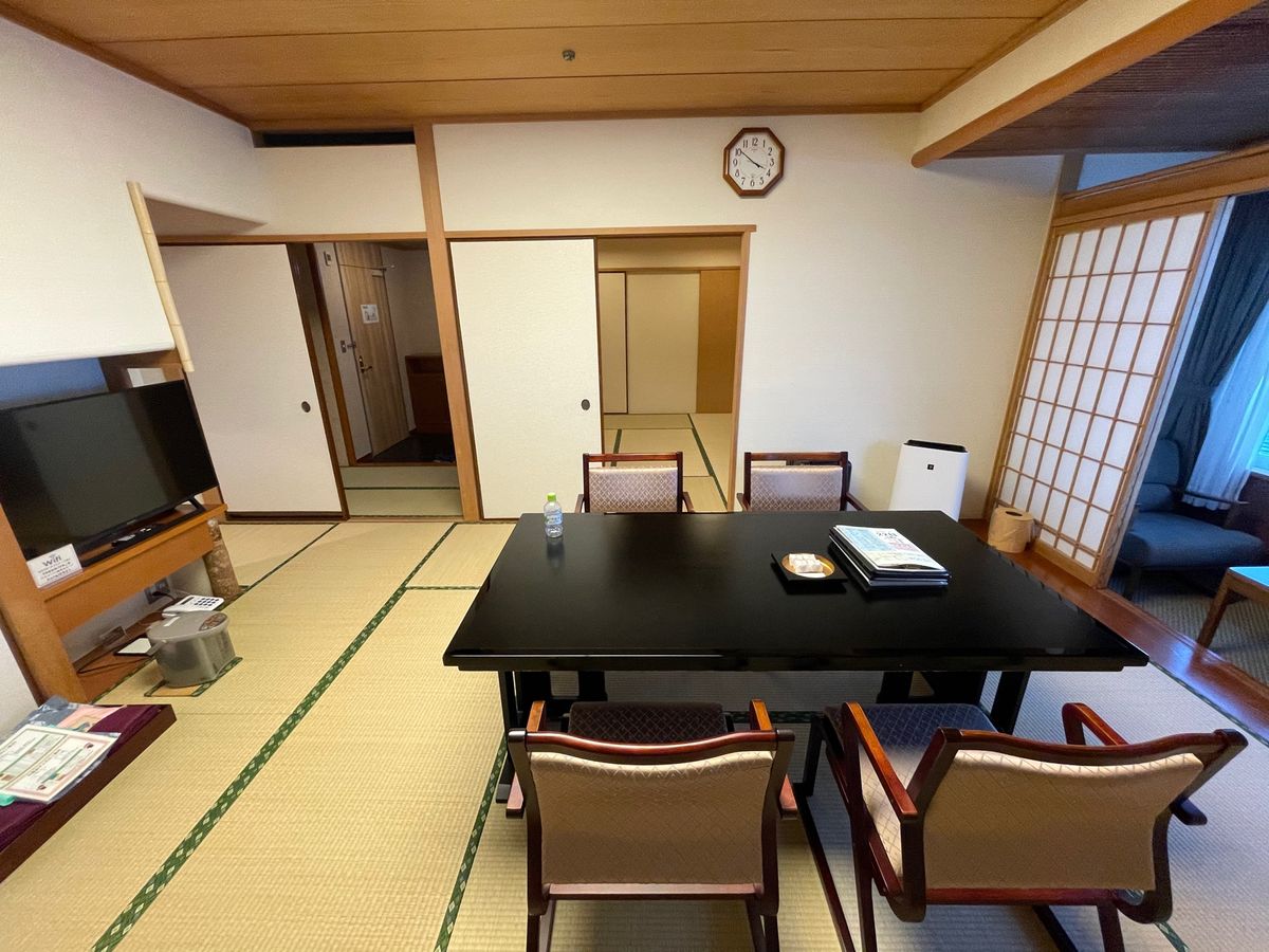 ニューさがみや

予想に反して素晴らしい宿です

二間続きで目の前は海。
...