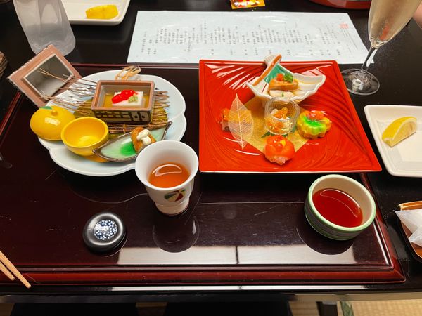 日本・熱海「熱海　家族小旅行」の写真：夕食
鮑の踊り焼き
子供たちが不安な顔してた笑