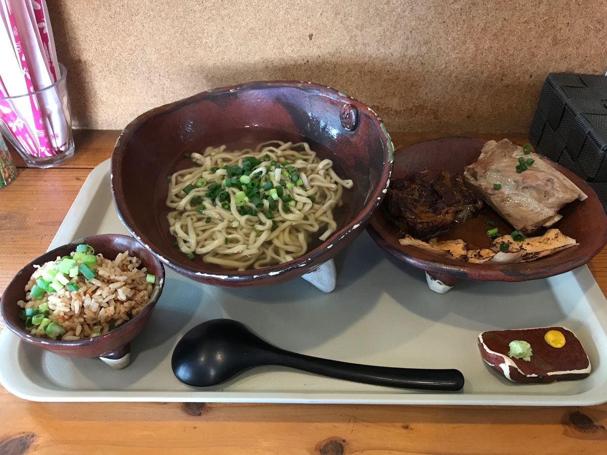 2日目①:
朝食は沖縄旅行定番のJefでヌーヤルバーガー🍔
瀬長島のうみか...