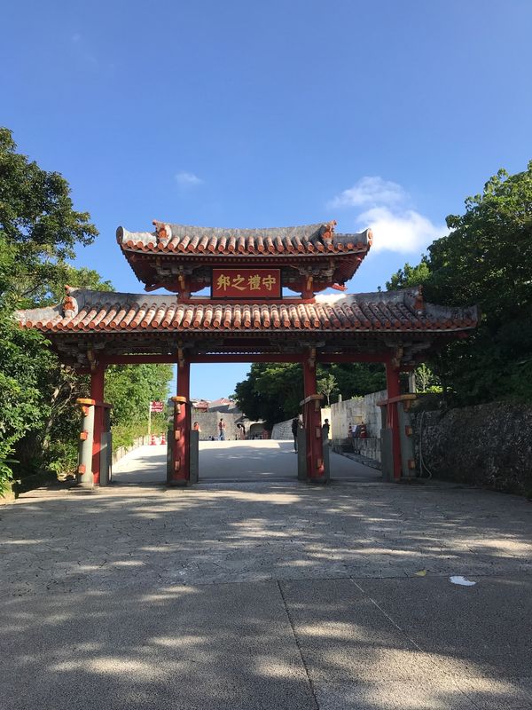 日本「202011沖縄旅行」の写真：2日目②:
昼飯の後は再建築の首里城。ま...