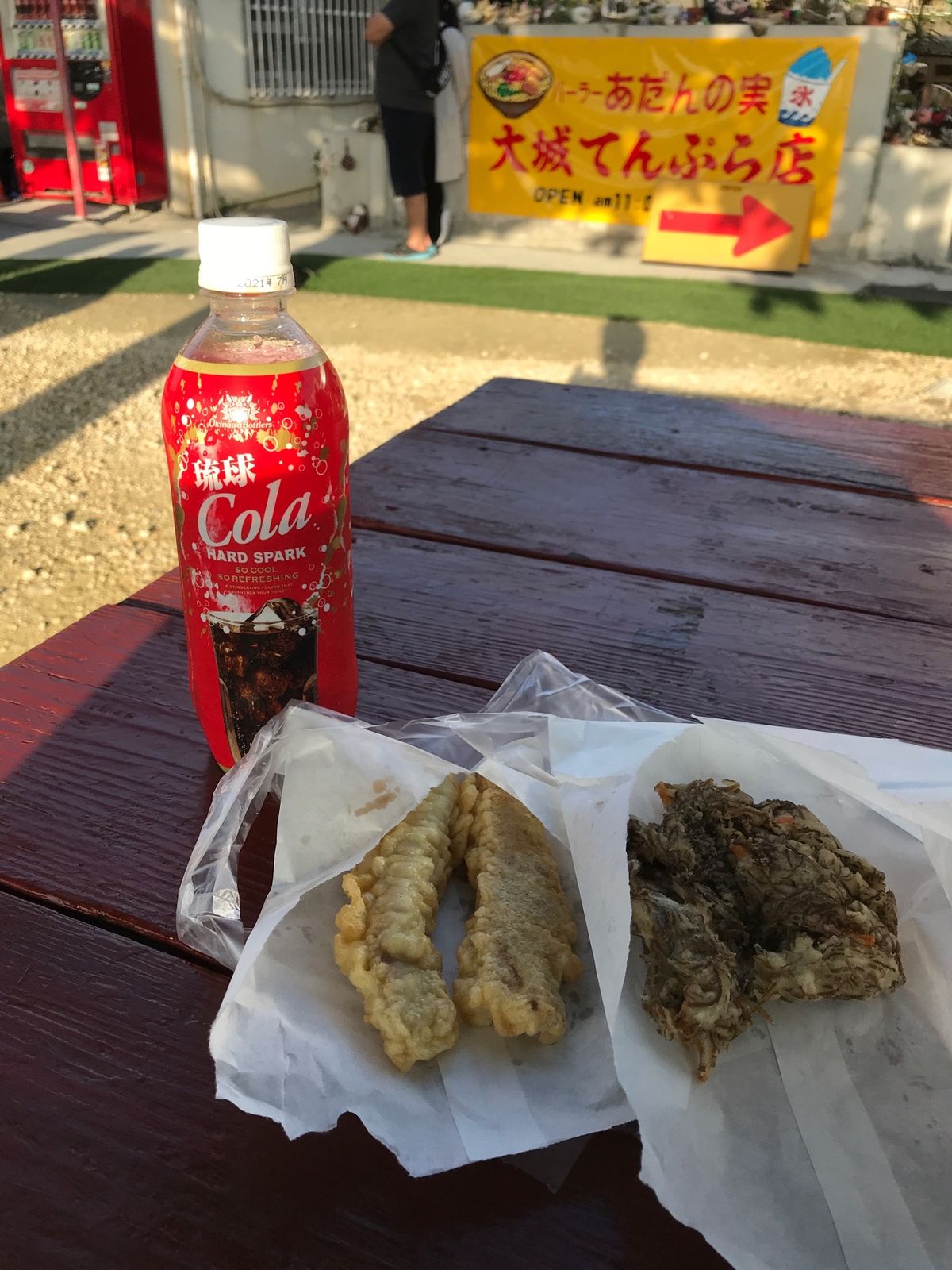 2日目②:
昼飯の後は再建築の首里城。まだまだ長い…。
久々に金城石畳通、...