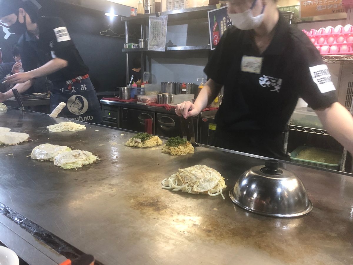 もちろんお好み焼きも。

広島へは新幹線でも行けるけど、飛行機に乗りたかっ...