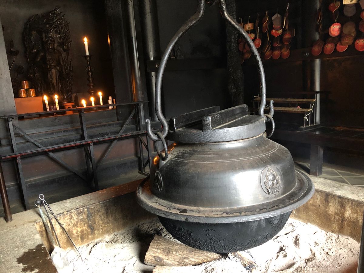 あなごめしをゲットし弥山へ。
ロープウェーの駅に向かう途中、紅葉谷公園は紅...