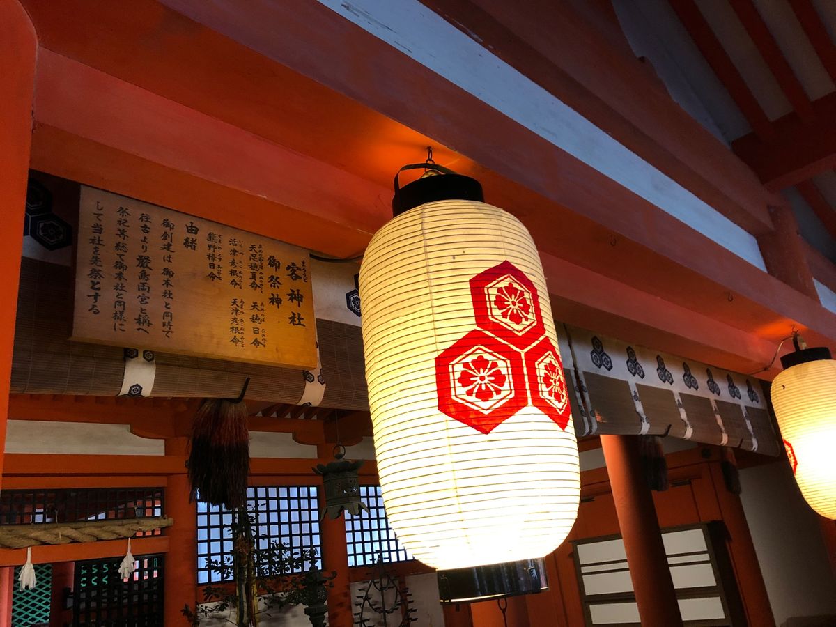 宮島は初めて。なんと厳島神社の大鳥居は修理工事中。これもこれでレア！？（笑）