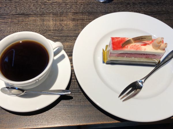 日本・滋賀県「湖東三山紅葉狩り」の写真：カフェタイムはクラブハリエ。八日市の杜。