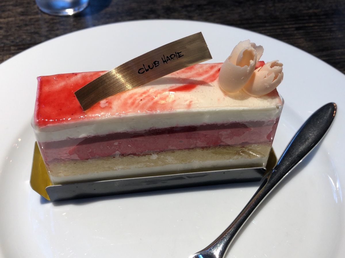 カフェタイムはクラブハリエ。八日市の杜。
