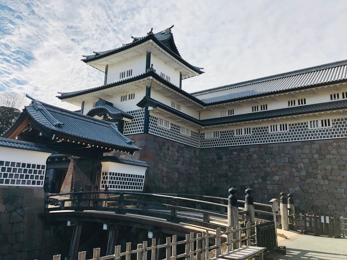 サンダーバードで金沢へ。
寒さも和らぎ、お天気に恵まれた一日でした。
兼六...