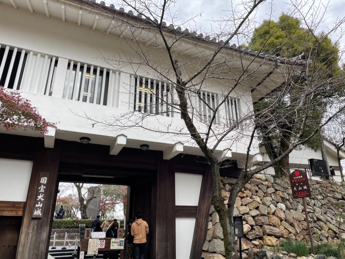 国宝犬山城へ。天守閣からの眺めは絶景かな。