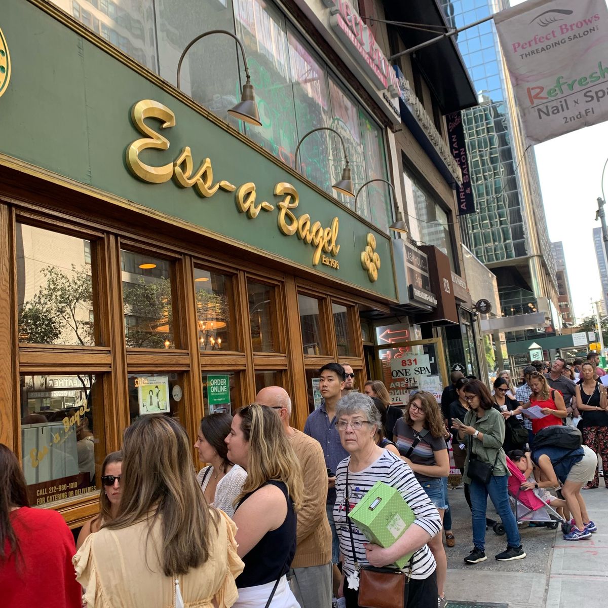 去年の夏のエッサベーグルはこんなに並んでた🤣
サーモン、トマト、アボカド、...