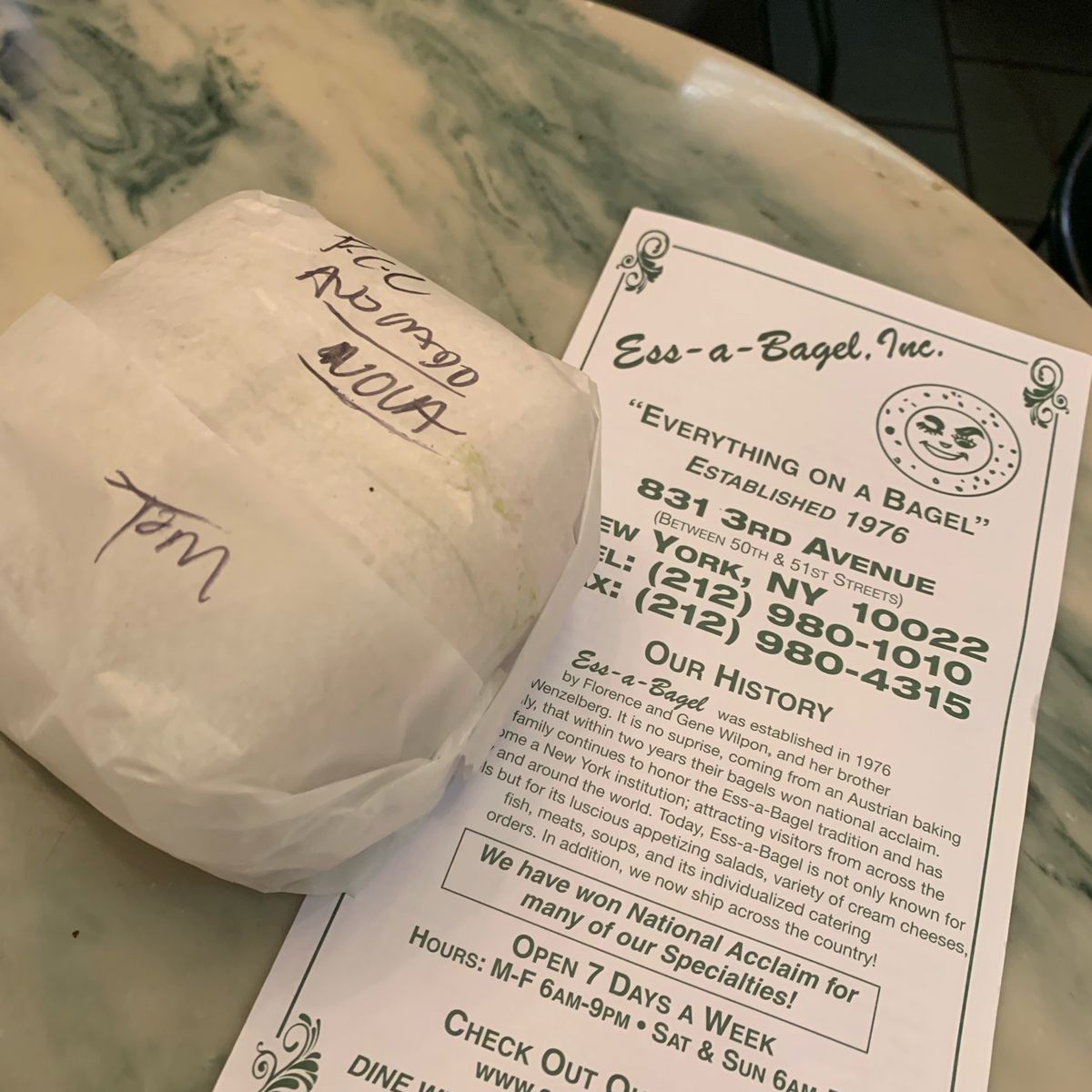 去年の夏のエッサベーグルはこんなに並んでた🤣
サーモン、トマト、アボカド、...