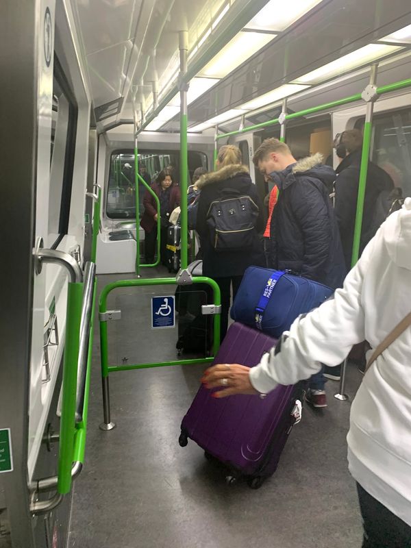 イギリス(英国)・ロンドン「ロンドン」の写真：上海乗り換えガトウィック空港からの友達と...