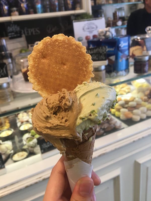 イタリア・ローマ「イタリア旅🧡」の写真：ピスタチオとエスプレッソ味かな？🧐