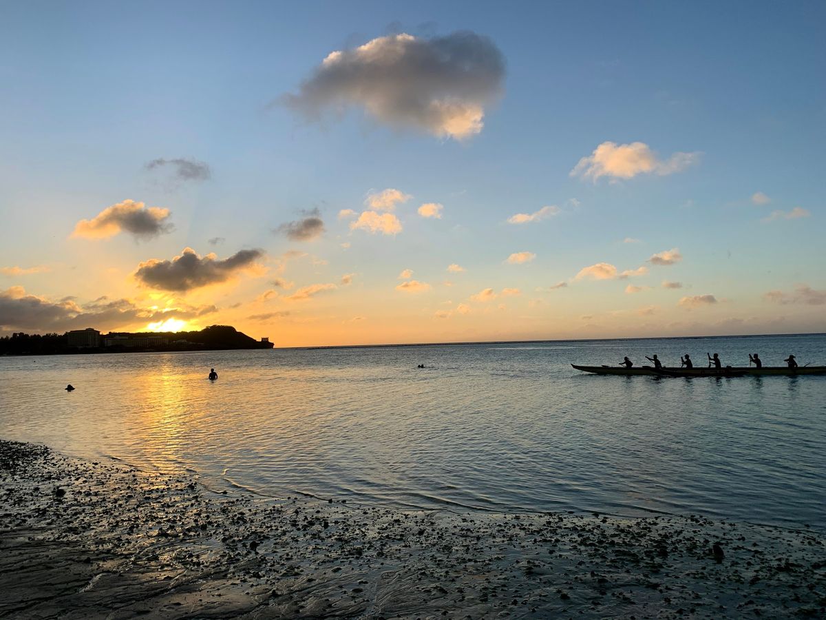 matapangbeach🌴
カヌーの練習してるのがいい感じな写真〜
