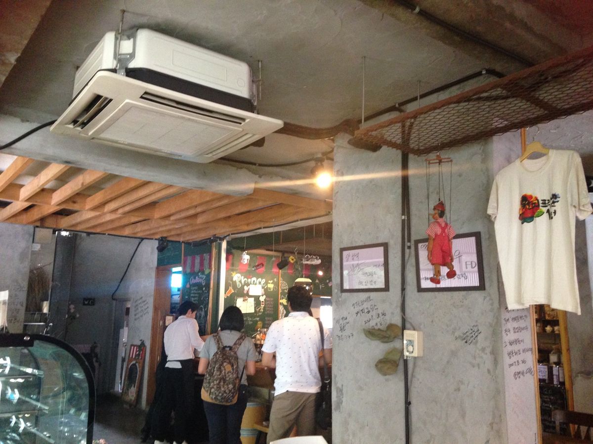 コーヒープリンス1号店のカフェ