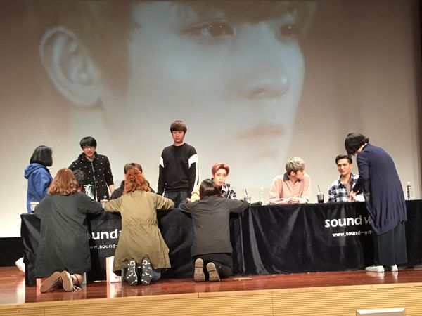 大韓民国 (韓国)・ソウル「ヲタ活」の写真：サイン会