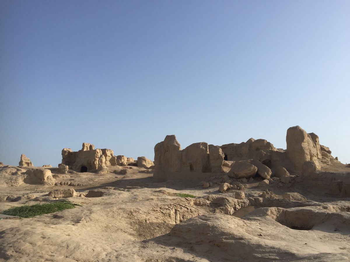 トルファン
1,2 交河故城 河の中州をそのまま要害としていた都市遺跡
3...