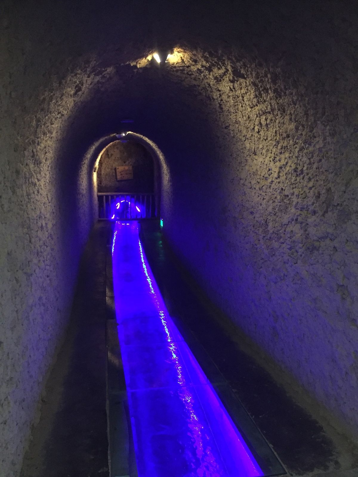 トルファン
1,2 交河故城 河の中州をそのまま要害としていた都市遺跡
3...