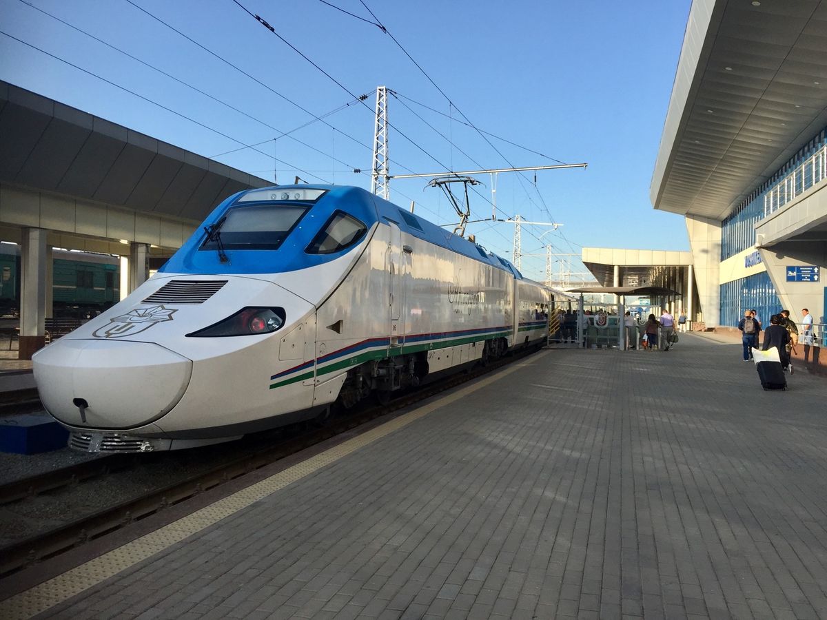 ビシュケクから夜行バスで移動🚌
ティムール博物館、クカルダシュマドラサなど...