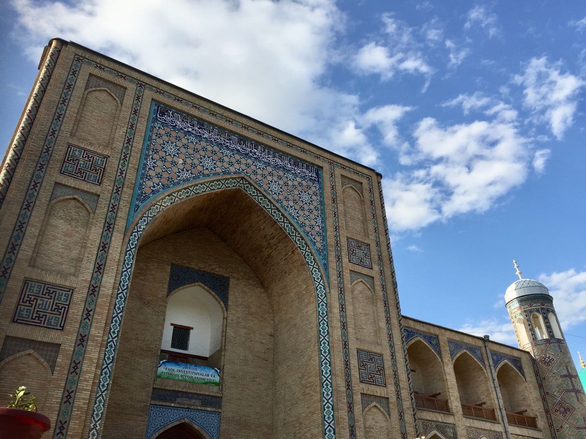 ビシュケクから夜行バスで移動🚌
ティムール博物館、クカルダシュマドラサなど...
