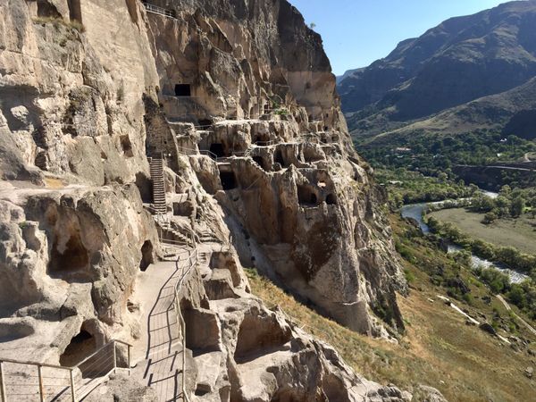 ジョージア・ヴァルジア「ヴァルジア 石窟都市・修道院遺跡」の写真：ふと穏やかで落ち着ける所に行きたくなって...