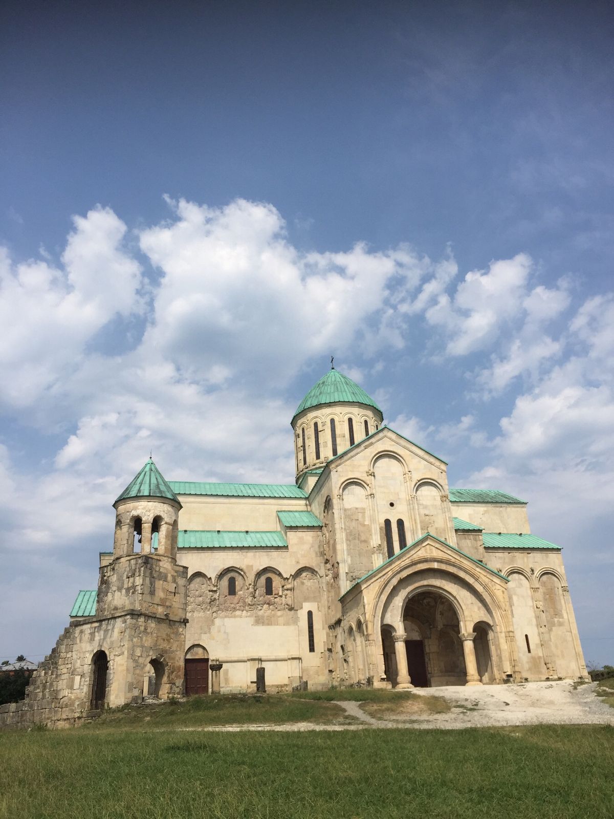 クタイシのジョージア正教の教会。
夜は飲みっぷりで有名なおじいちゃんのいる...