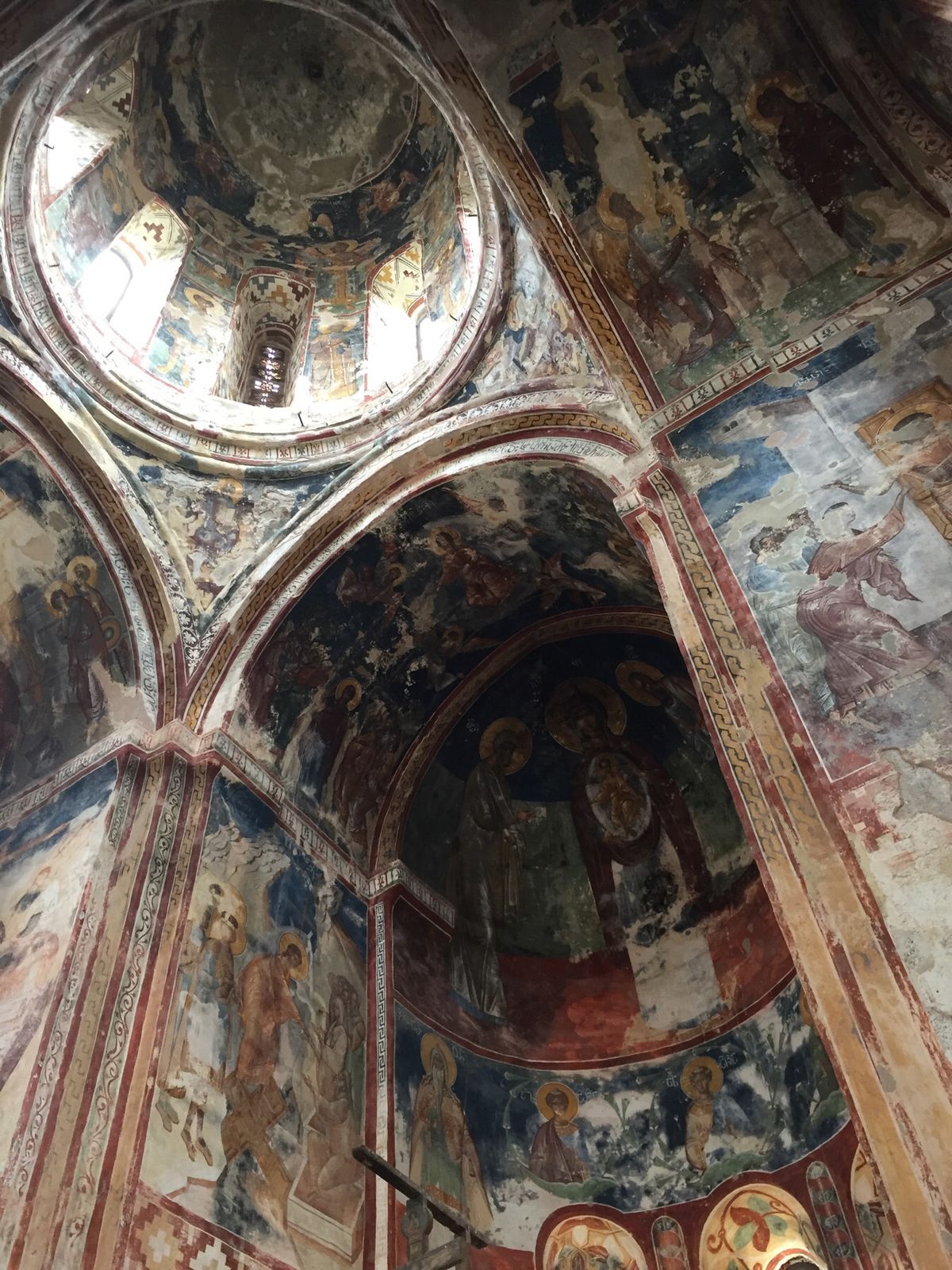 クタイシのジョージア正教の教会。
夜は飲みっぷりで有名なおじいちゃんのいる...