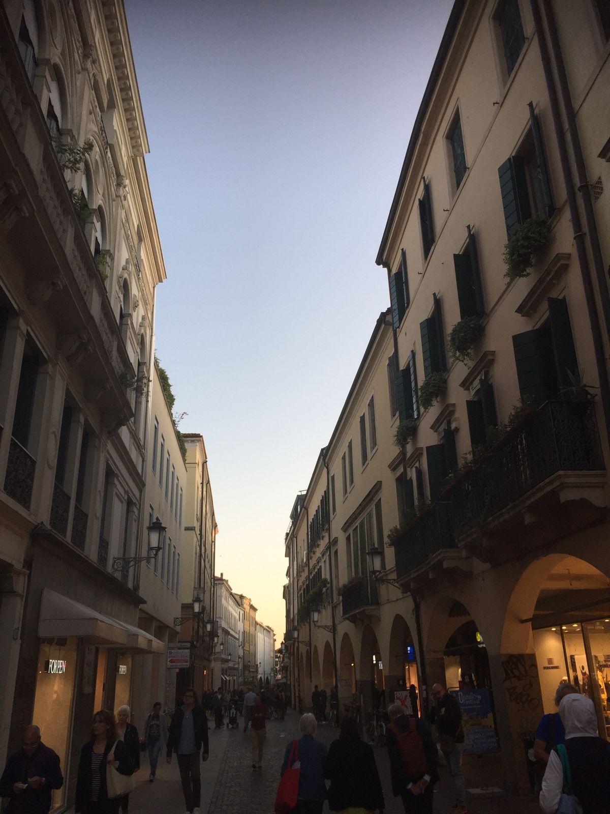 パドバ（パドヴァ）
ジョットのフレスコ画やガリレオが観測していた天文台など...