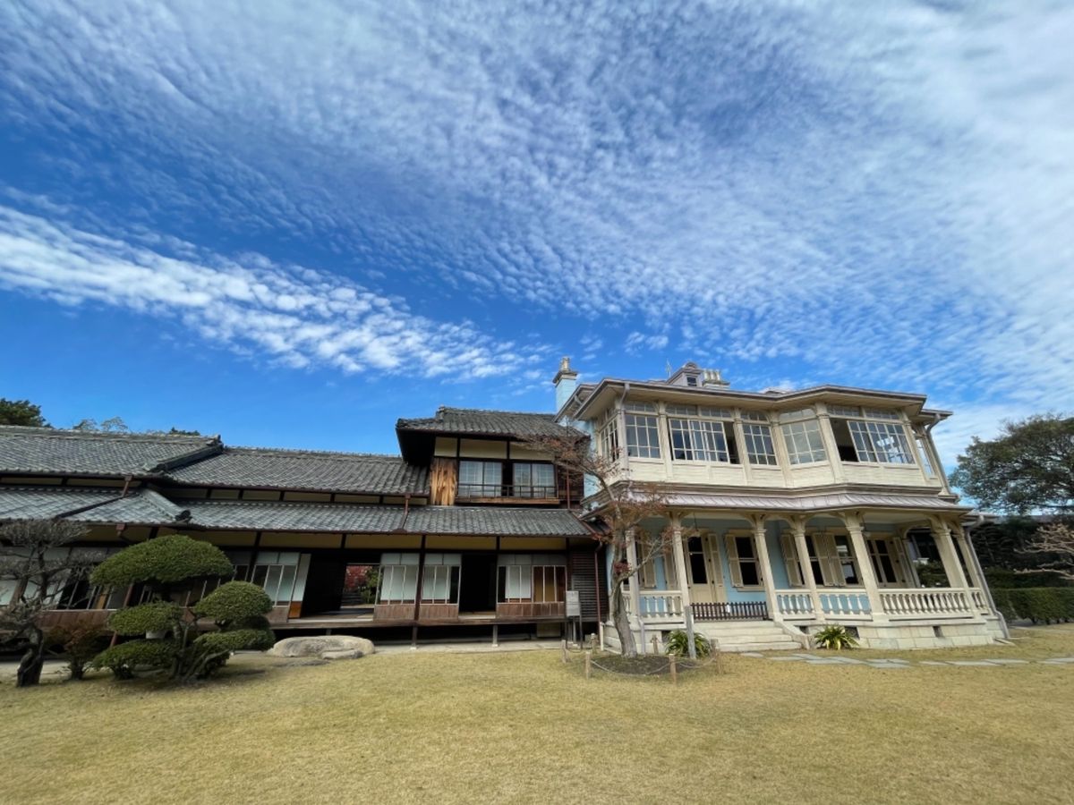 洋館と和風建築が繋がる面白い設計でした。