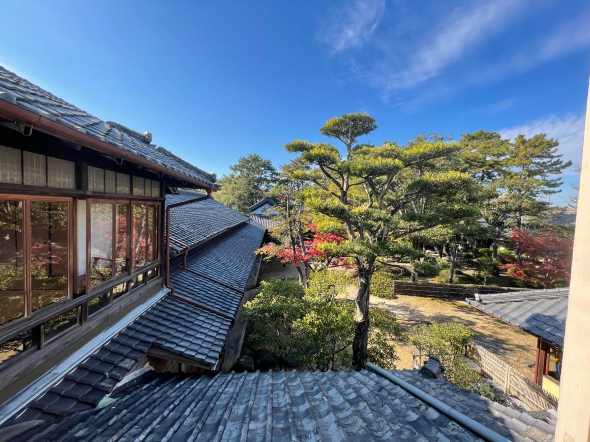 洋風建築と和風建築が合わさった珍しい建物でした。