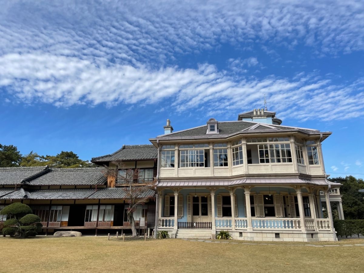 洋館と和風建築が繋がる面白い設計でした。