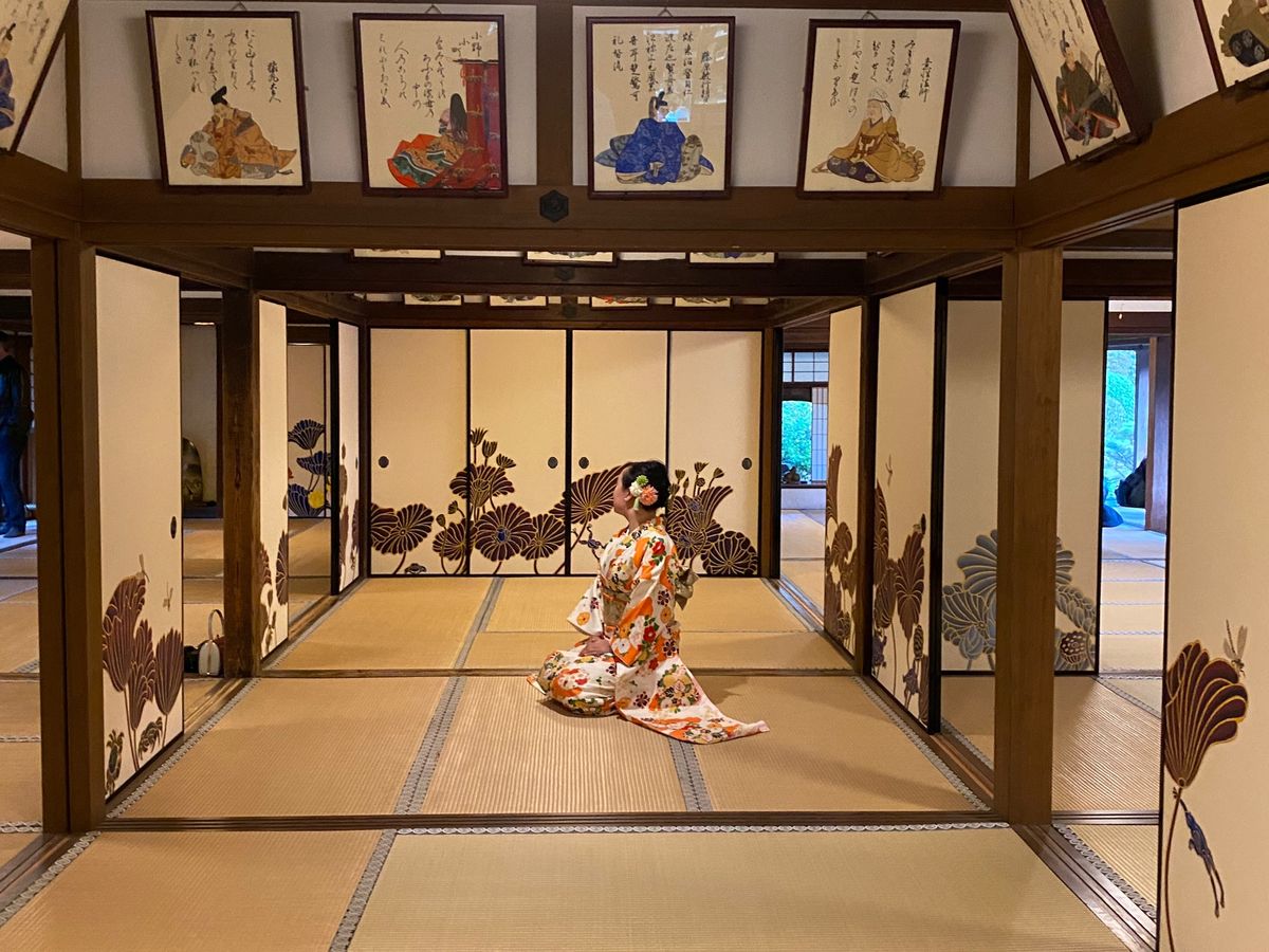 紅葉の盛りを過ぎてしまったため、着物をお借りしてのんびり散歩することに。。...