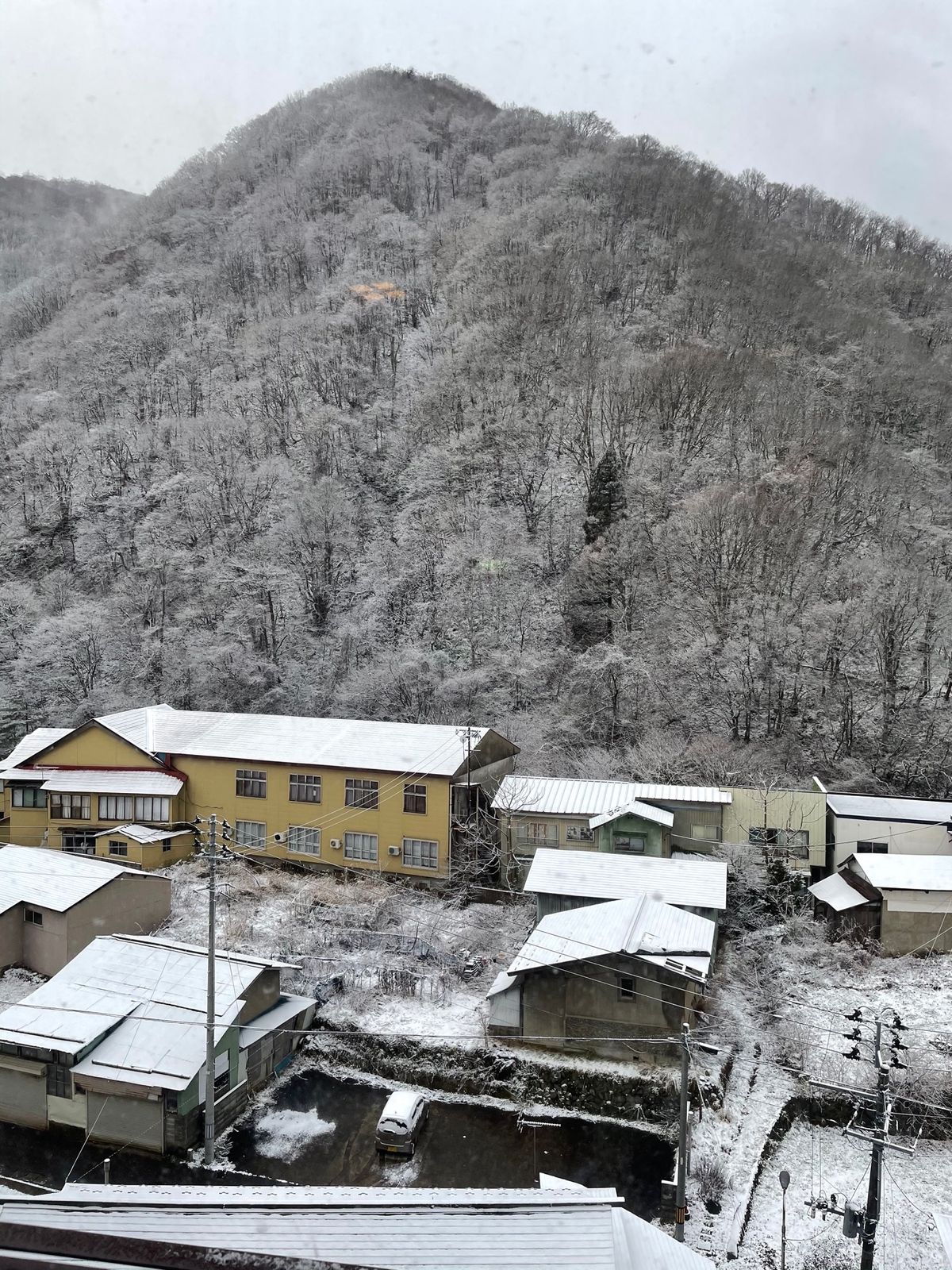 昨日あんなに晴れてたじゃない…
#北東北#油断すると雪