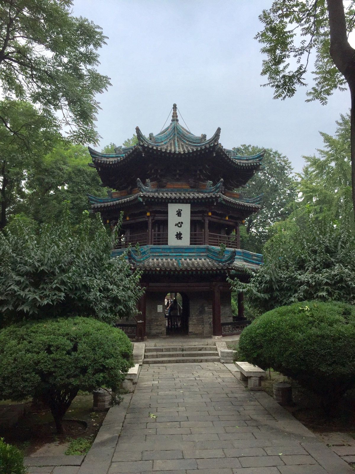 西安
1. 清真大寺（モスク）の省心楼
2. 玄奘が持ち帰った経典を納めた...