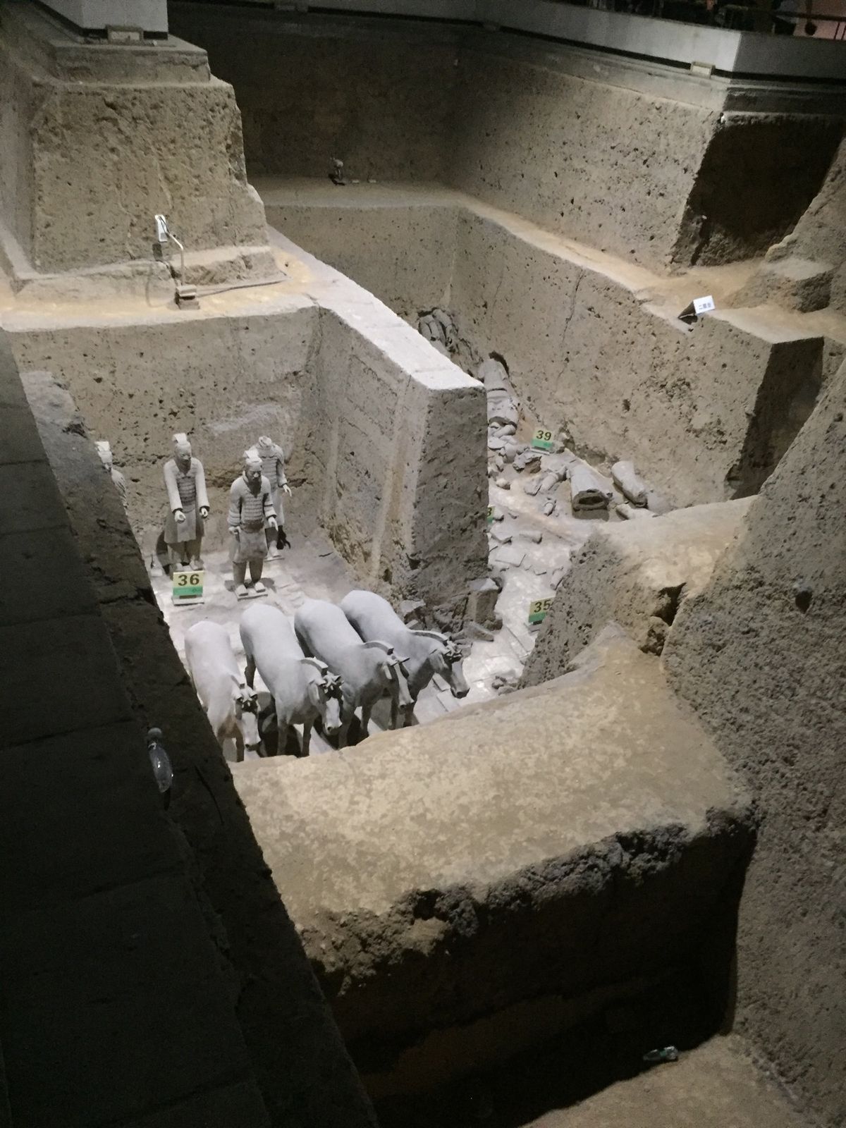 西安
兵馬俑、秦の始皇帝陵