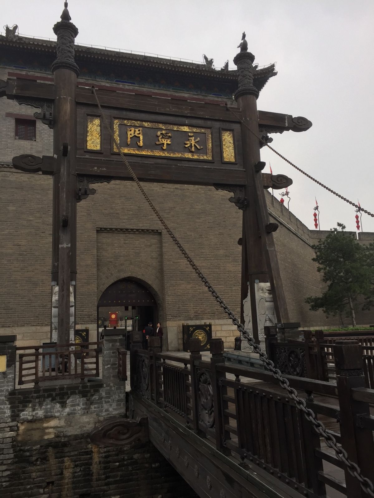 西安
1. 清真大寺（モスク）の省心楼
2. 玄奘が持ち帰った経典を納めた...
