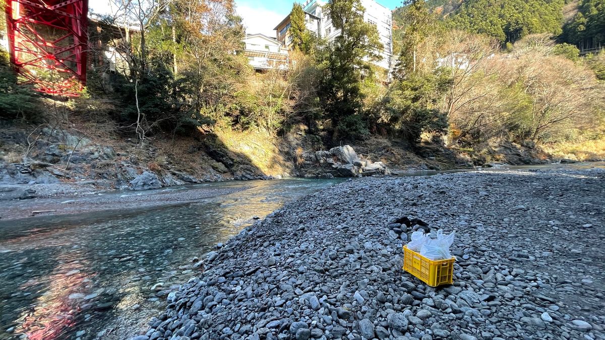 人が多い降ってすぐのエリアから、ひとが誰もいないエリアに移動。
これでソロ...