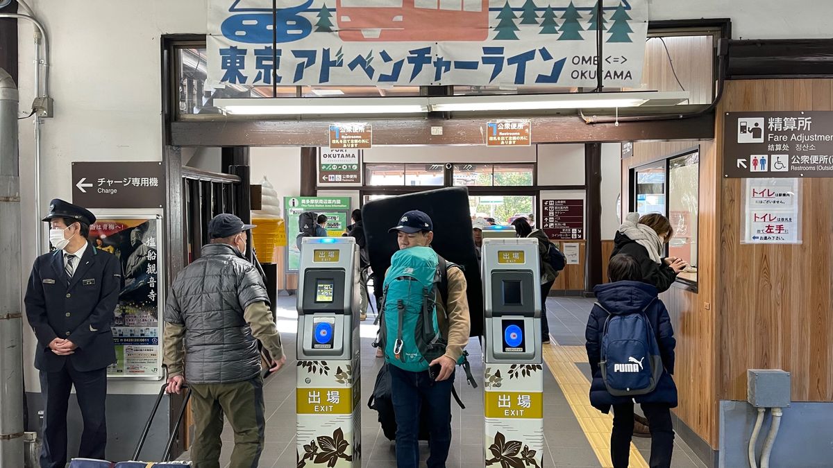 自然の中で仕事しようと思い、氷川キャンプ場に何も持たずにやってきた。
メジ...