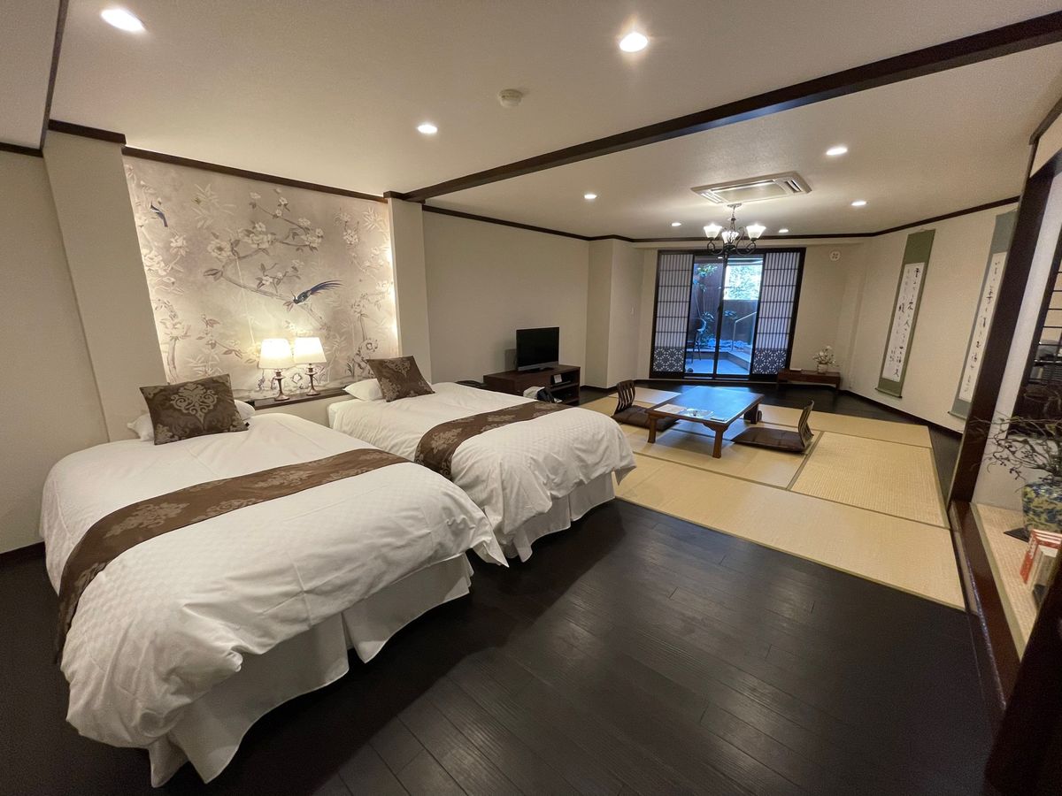 部屋に到着！
とてつもなく広いが残念なことに1人！
そして部屋内に露天風呂！