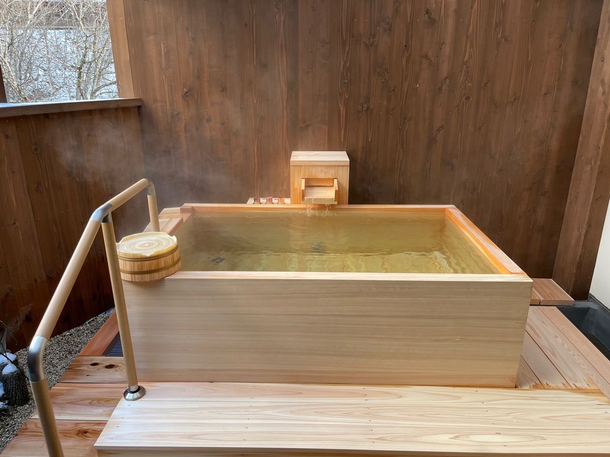 部屋に到着！
とてつもなく広いが残念なことに1人！
そして部屋内に露天風呂！